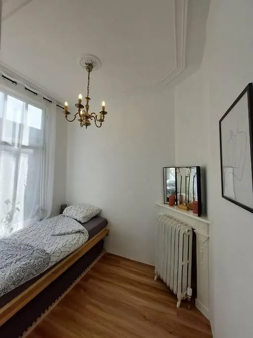Historic Apartment Very Close To City Center Rotterdam