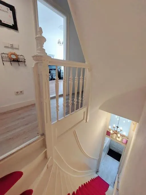 Historic Apartment Very Close To City Center Rotterdam
