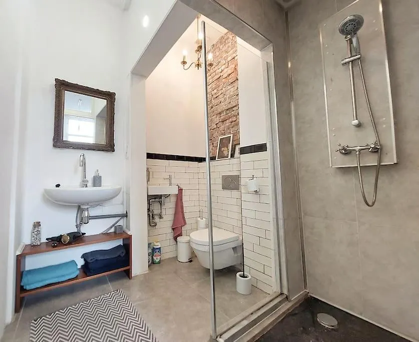 Historic Apartment Very Close To City Center Rotterdam